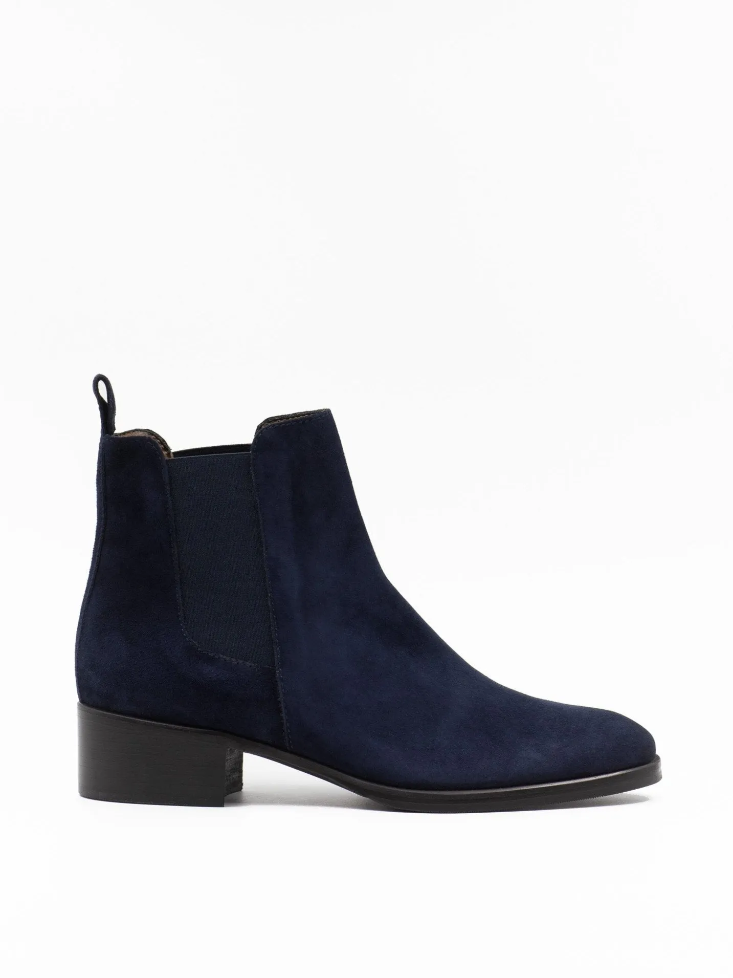 Heeled Chelsea boots in navy suede